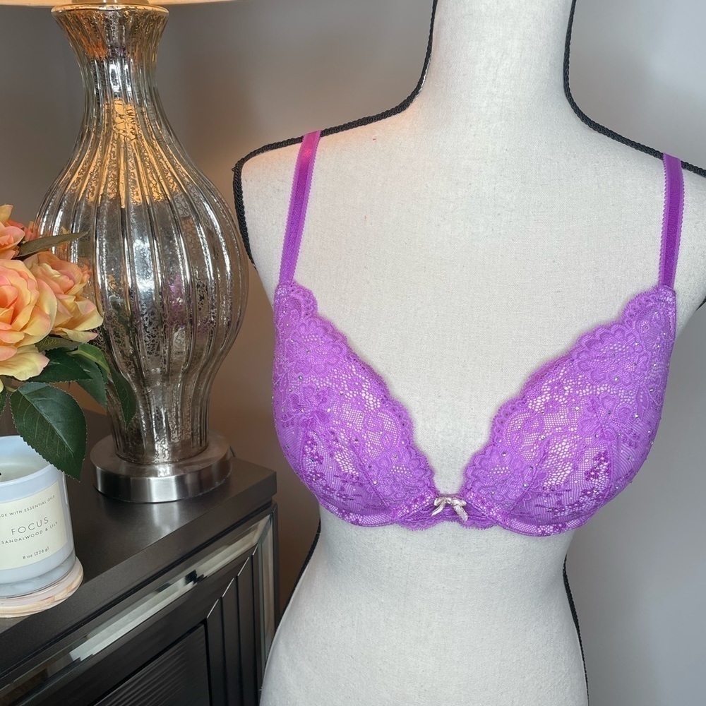 Nwot Victoria's Secret Dream Angels lined, purple lace push-up bra crystals 34D